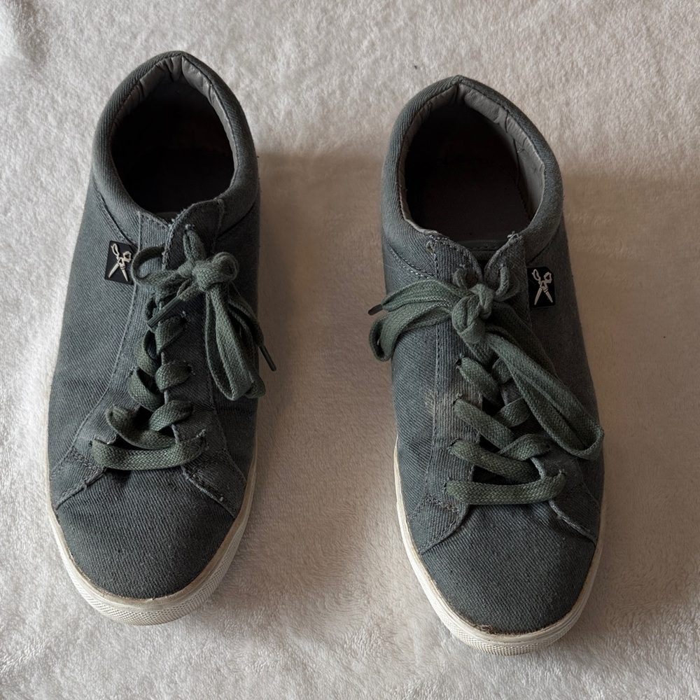 Marc Ecko Blue and Gray Leather Sneakers